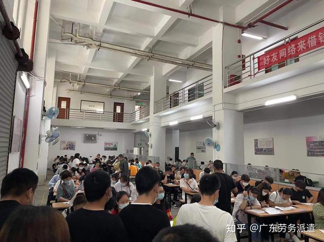 怎么看待只有大专学历,在广东地区只能进工厂做普工,底薪1000多的工资
